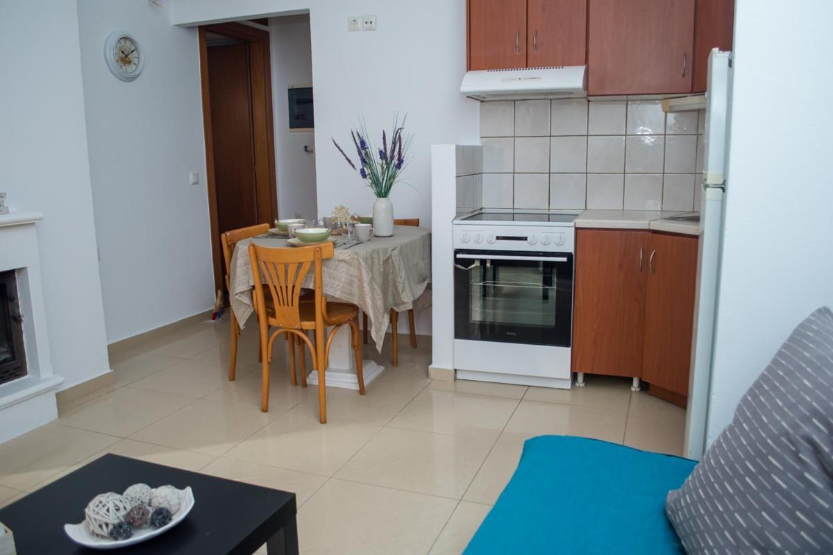 Апартаменти Sun Βy Τhe Sea 100M From The Beach Айя-Пелагія Екстер'єр фото